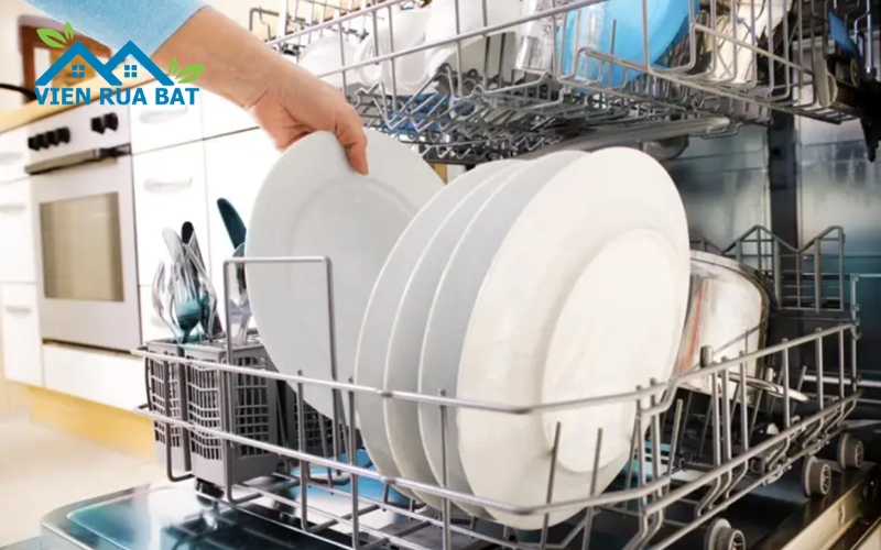 Máy rửa bát có cần vệ sinh không
